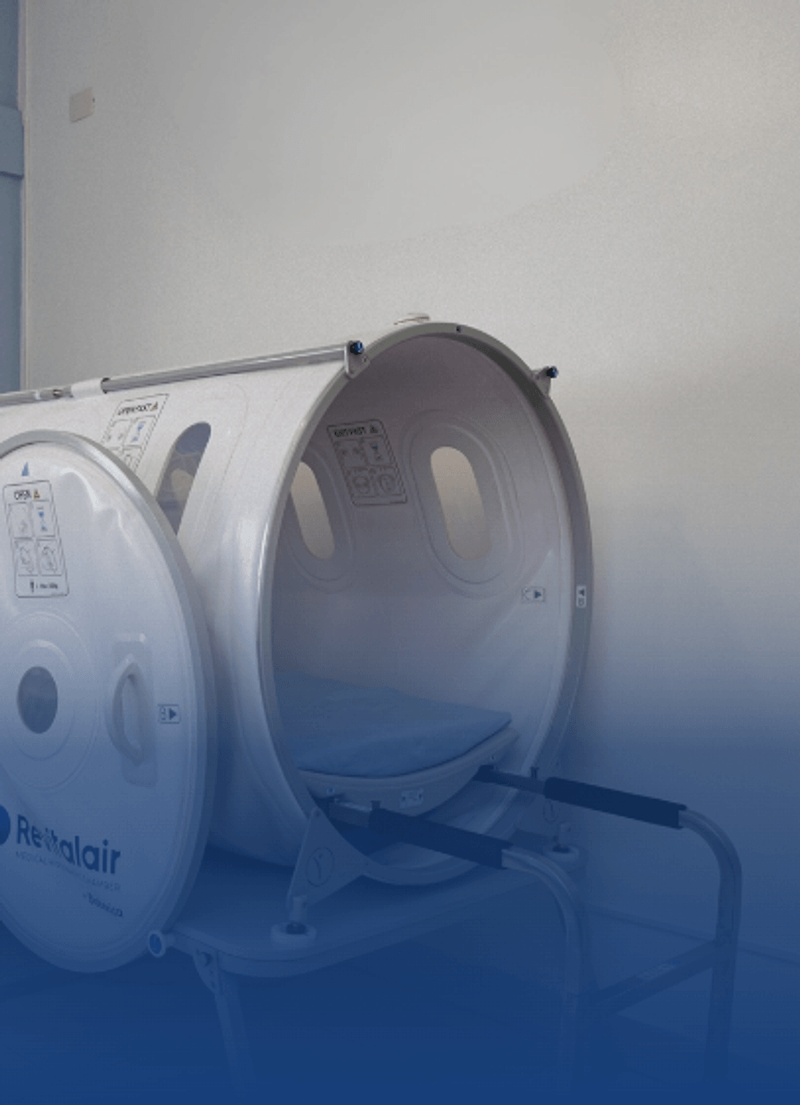 Hyperbaric oxygen therapy chamber