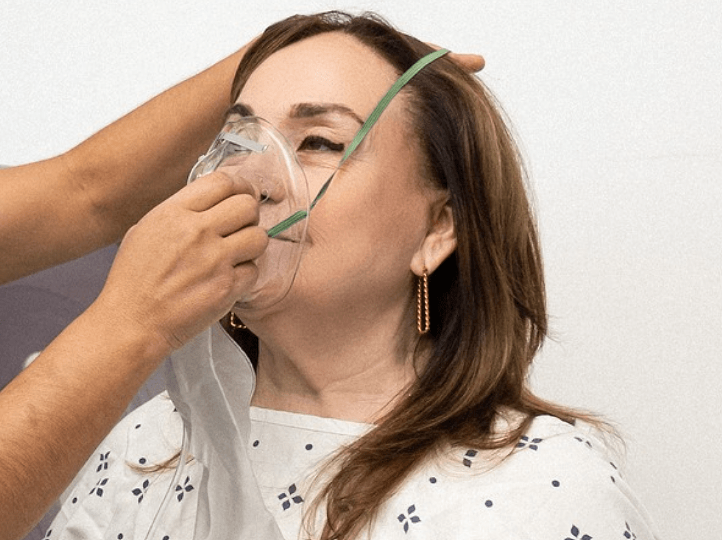 Patient breathing oxygen during a hyperbaric session